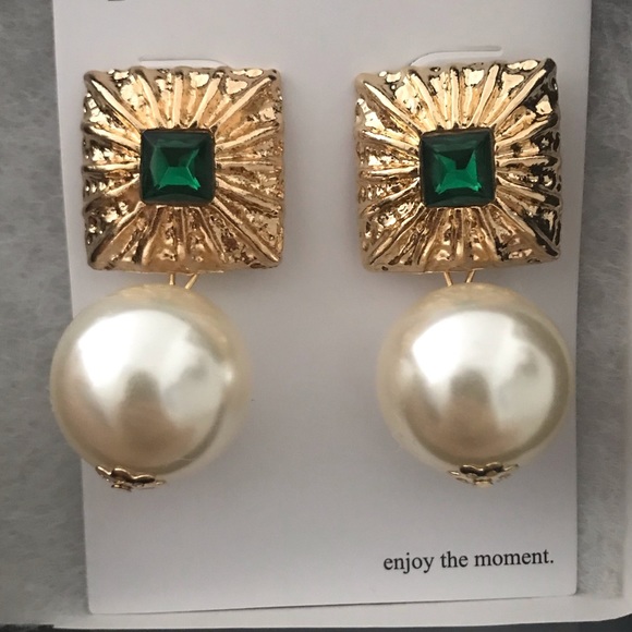 Jewelry - Emerald Pearl Drop Earrings